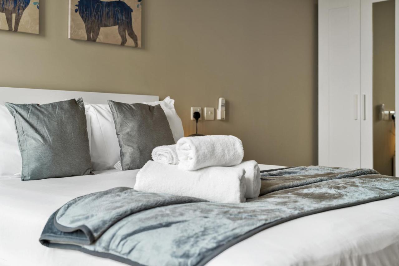 Oyo Fine B&B Hanwell Dış mekan fotoğraf